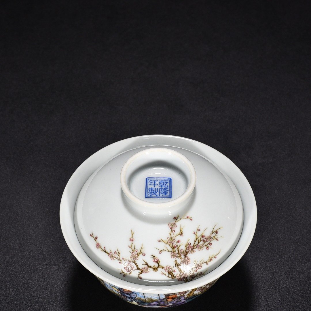 Qing Dynasty Qianlong famille rose Lin He Jing Fangmei figure covered bowl