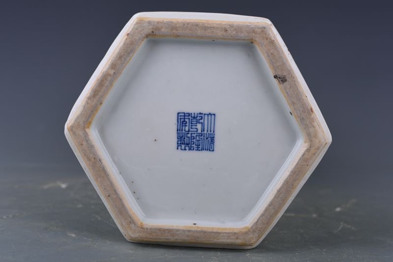 Qing Dynasty Qianlong pastel flower and bird landscape six-square vase