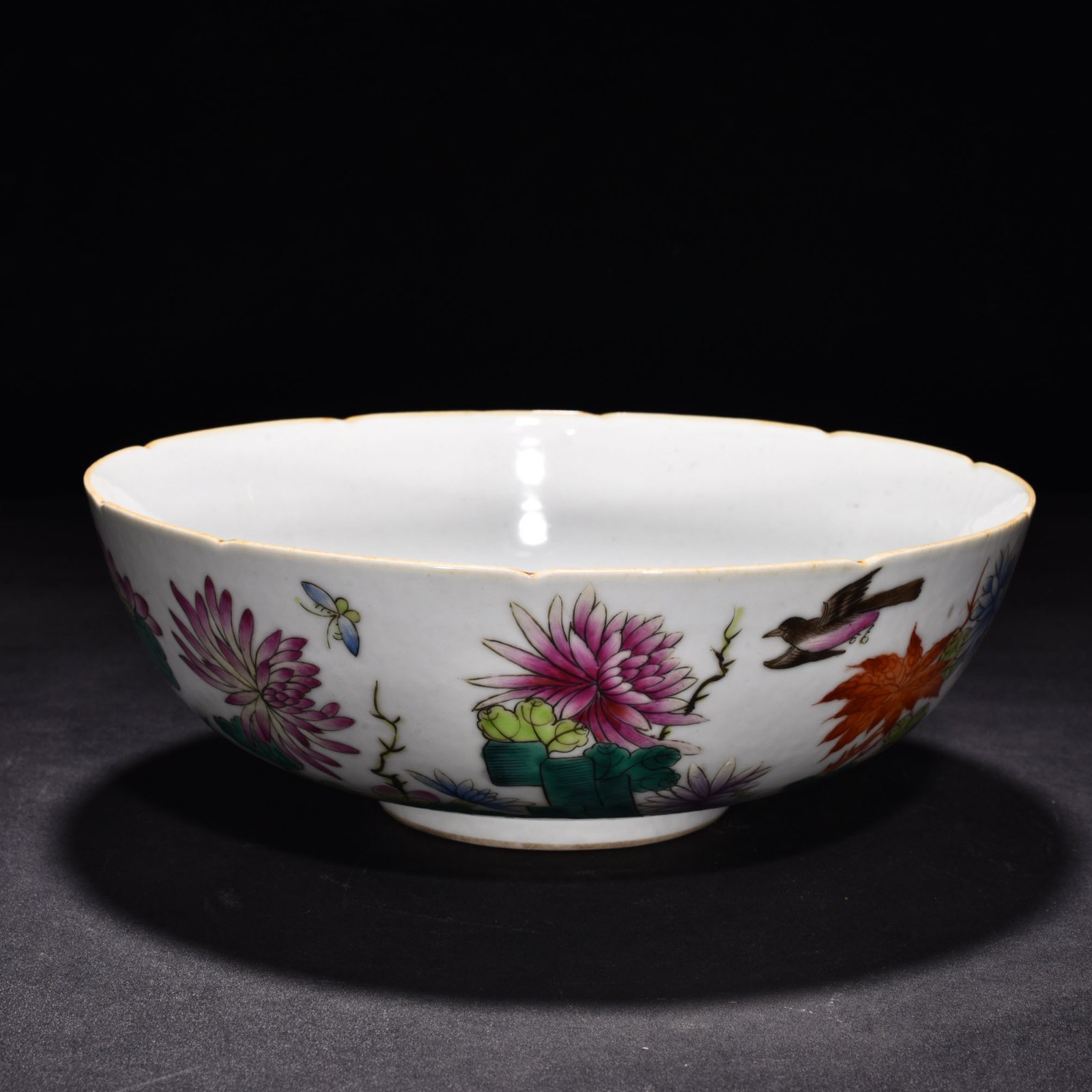 Qing Dynasty Qianlong pastel flower and bird bowl