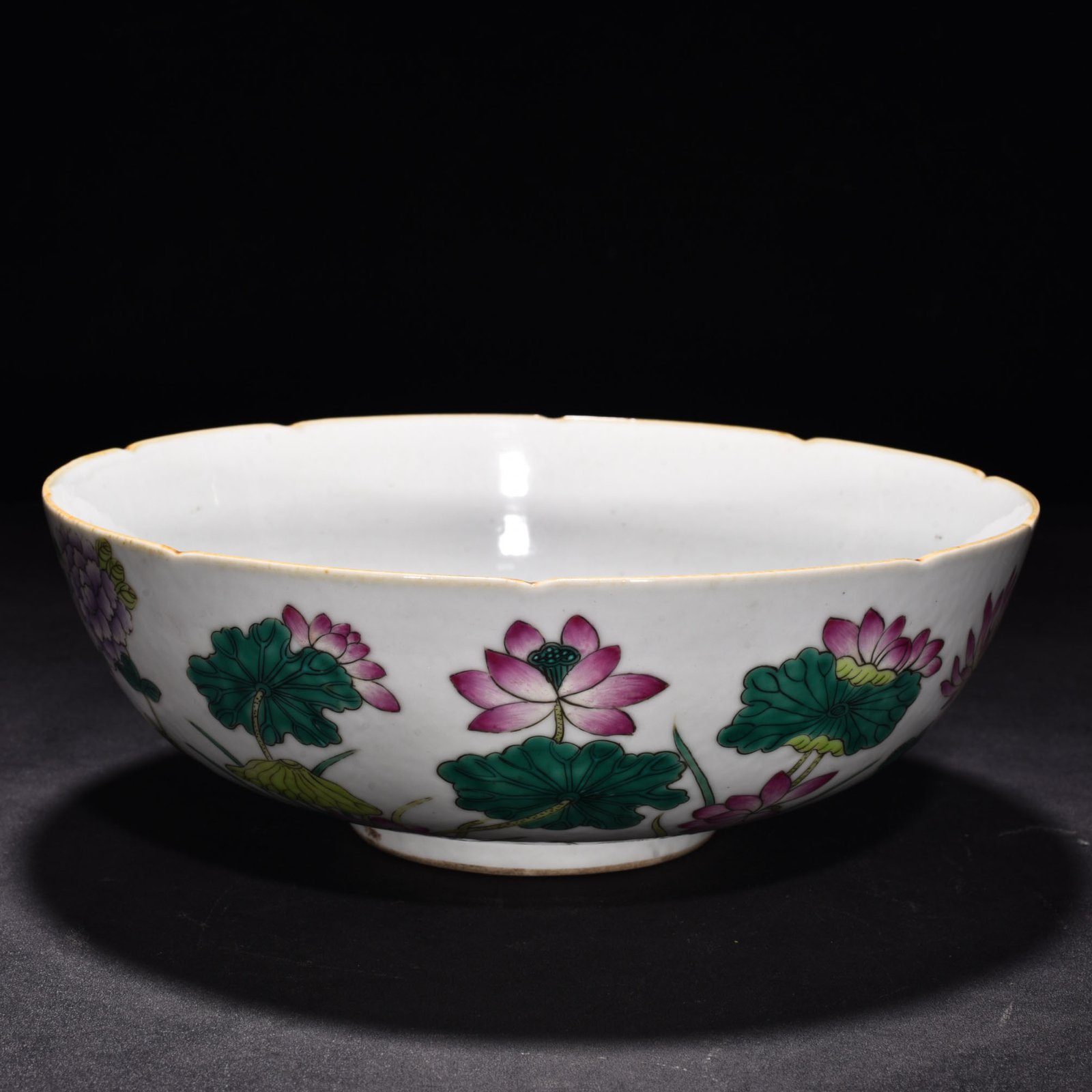 Qing Dynasty Qianlong pastel flower and bird bowl
