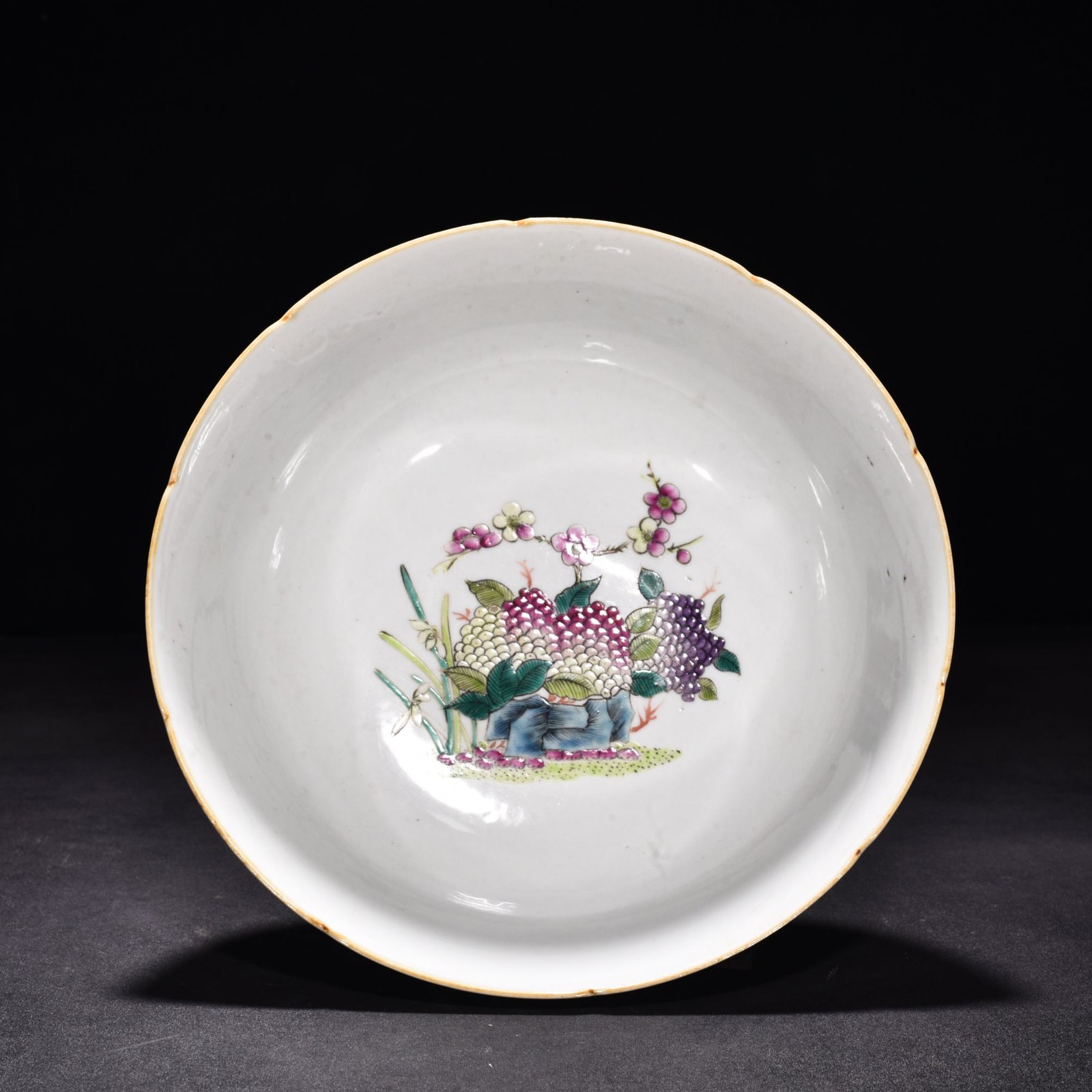 Qing Dynasty Qianlong pastel flower and bird bowl