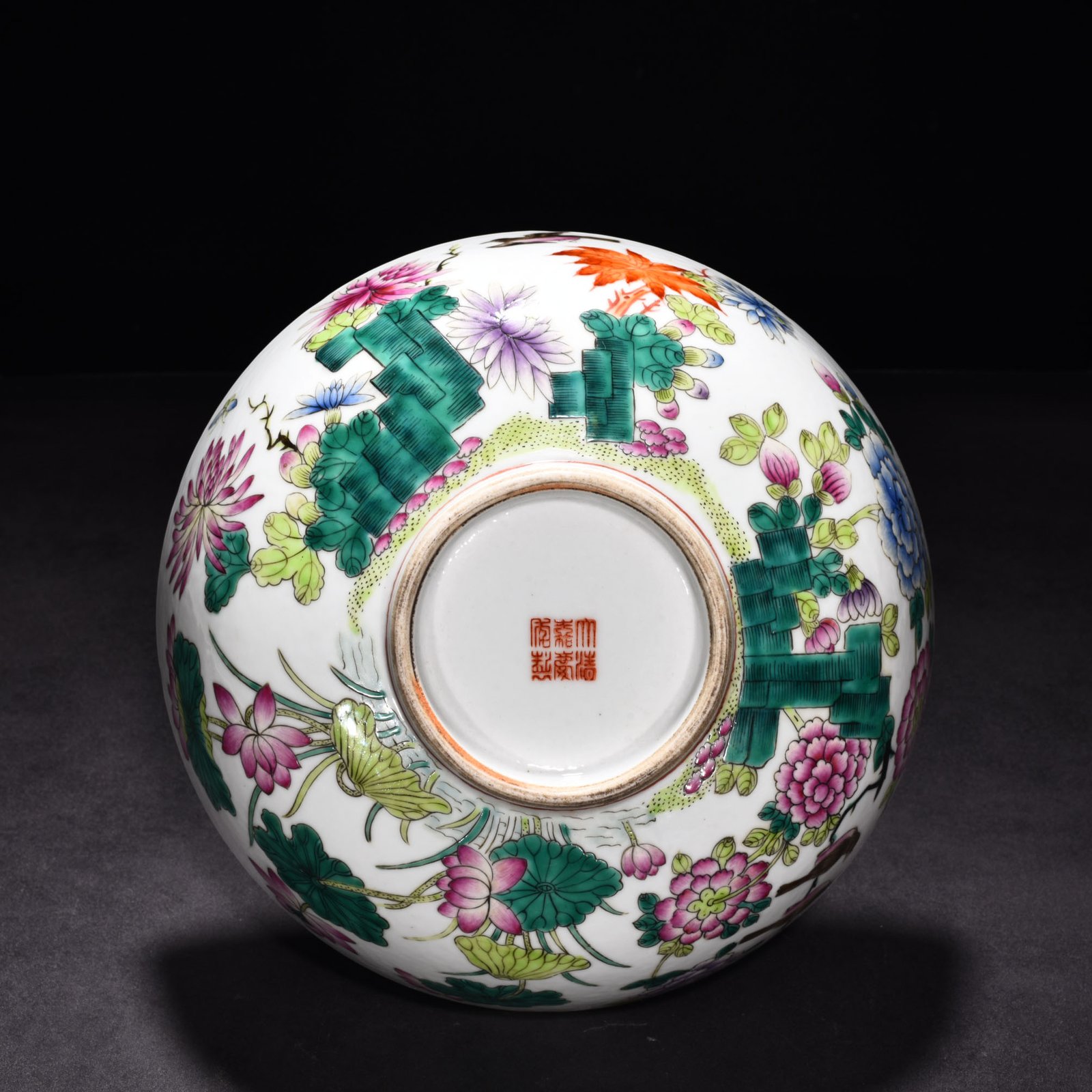 Qing Dynasty Qianlong pastel flower and bird bowl