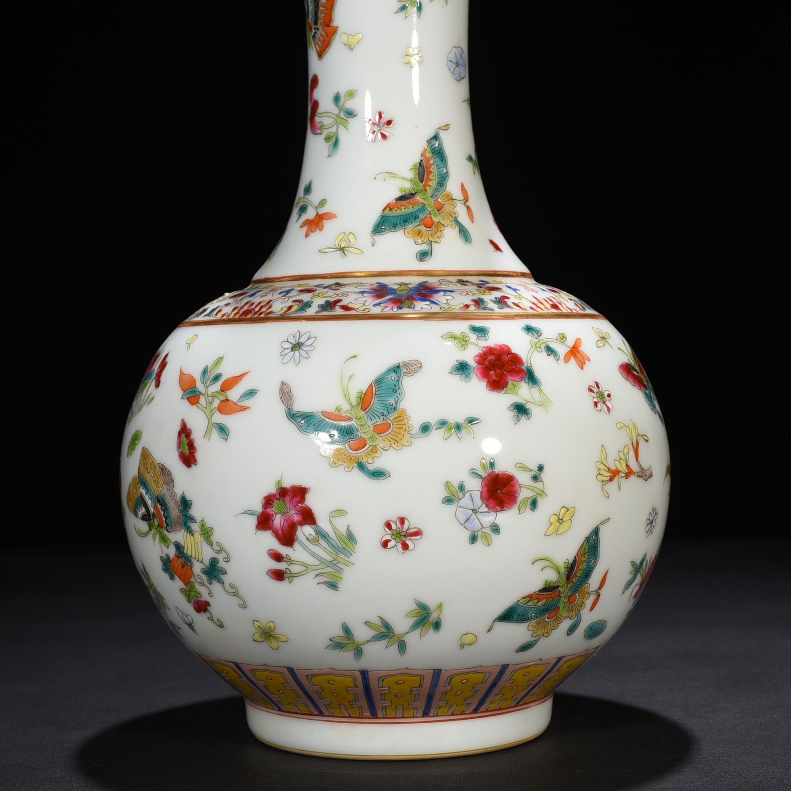 Qing Dynasty Qianlong pastel butterfly love vase