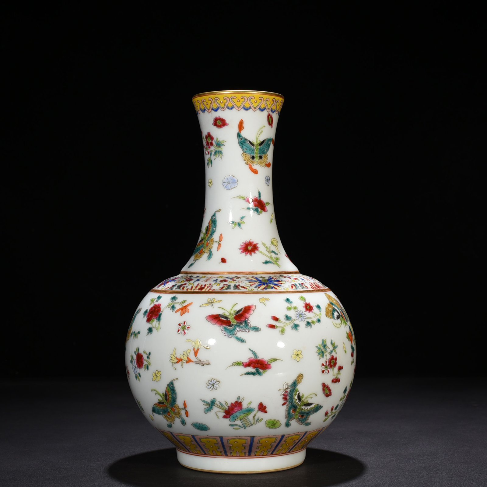 Qing Dynasty Qianlong pastel butterfly love vase