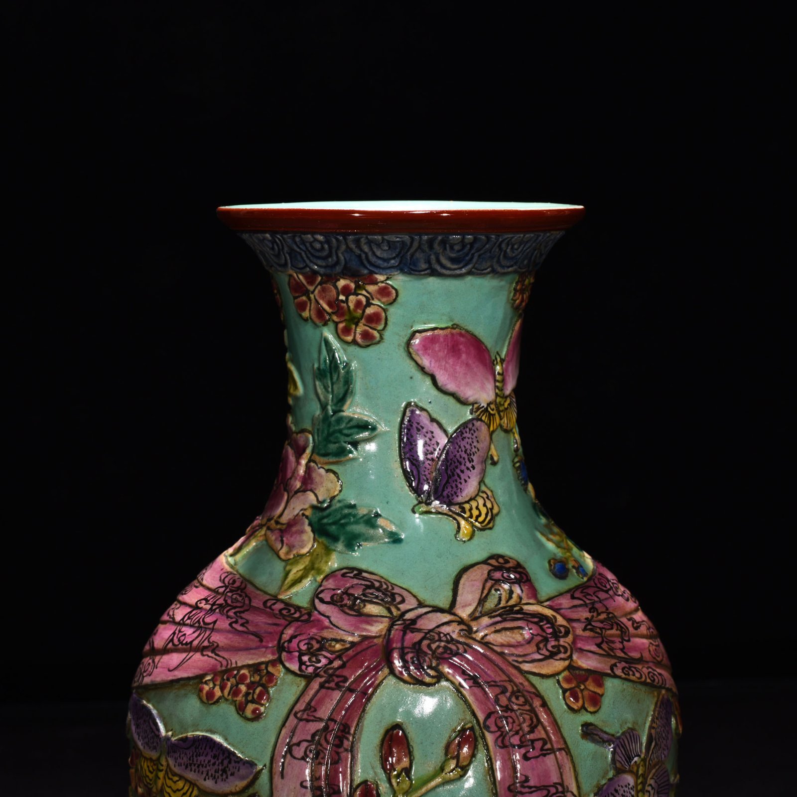 Qing Dynasty Qianlong pastel carved butterfly love and flower baggage vase