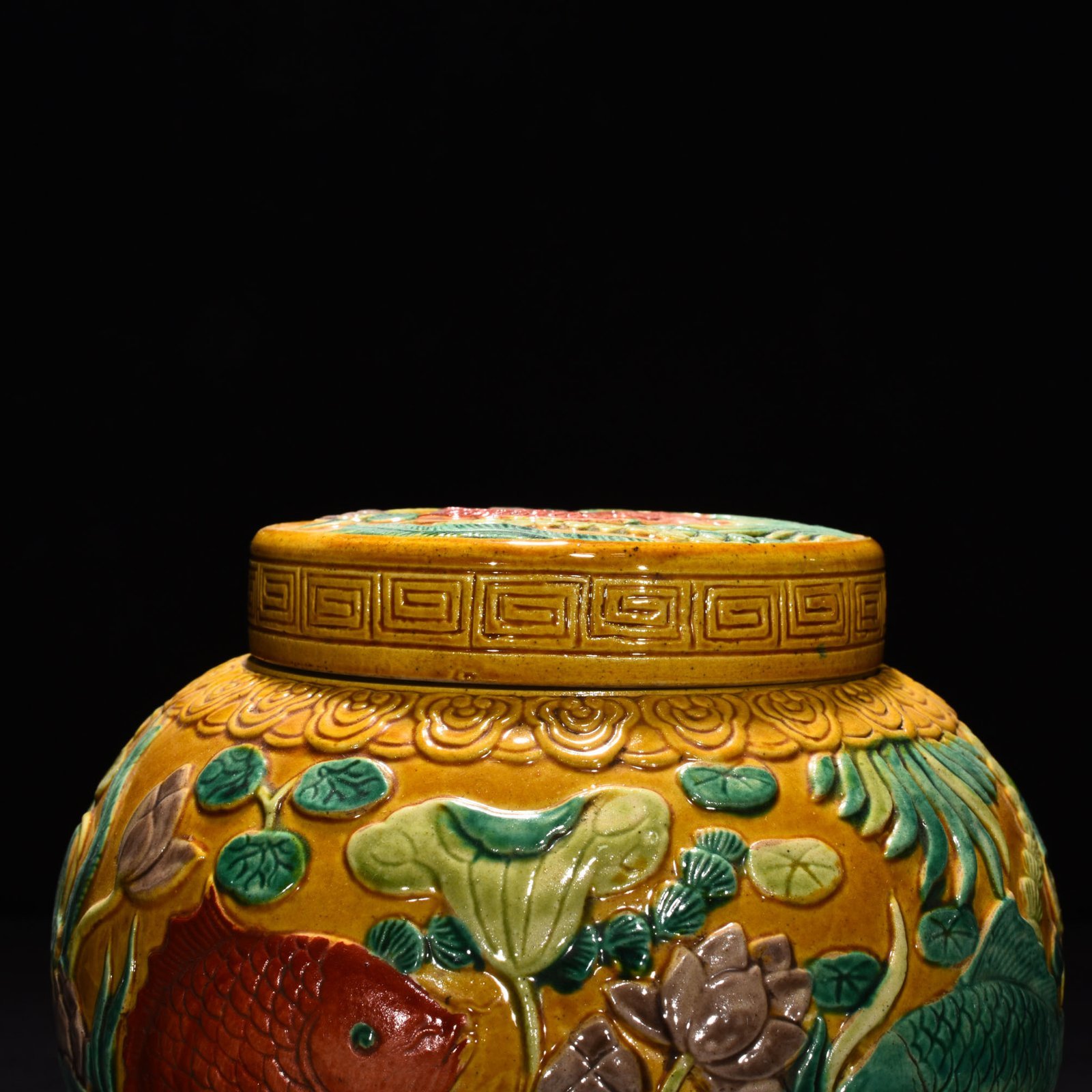 Qing Dynasty Qianlong pastel carved fish and algae lid jar
