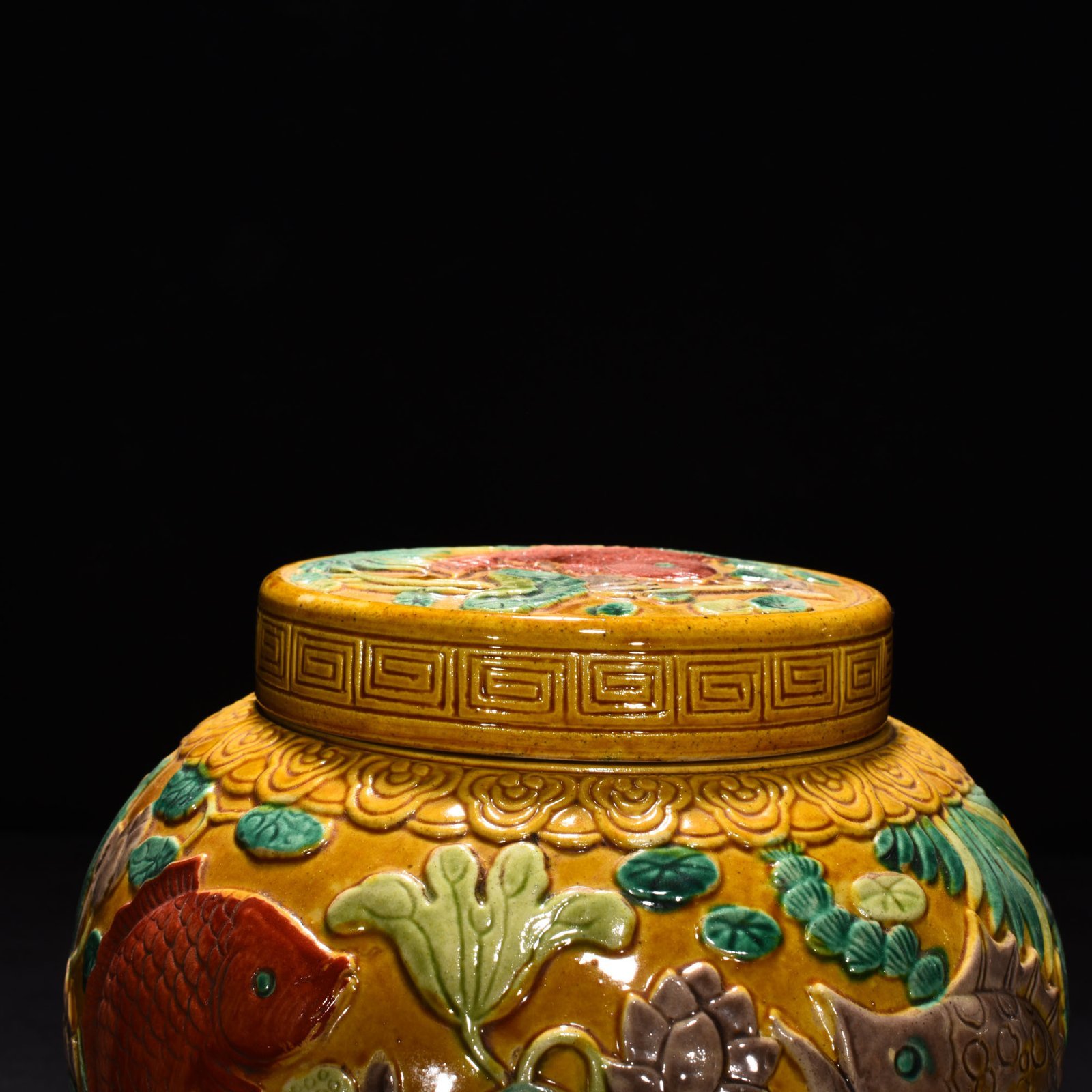 Qing Dynasty Qianlong pastel carved fish and algae lid jar