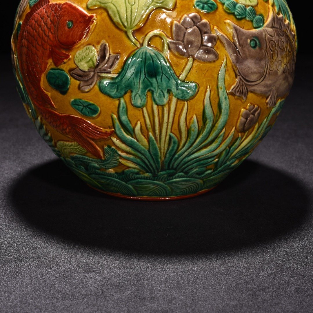 Qing Dynasty Qianlong pastel carved fish and algae lid jar