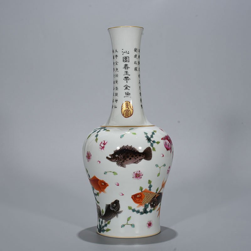 Qing Dynasty Qianlong pastel fish and algae rattle bottle rattle statue