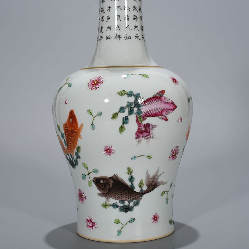 Qing Dynasty Qianlong pastel fish and algae rattle bottle rattle statue