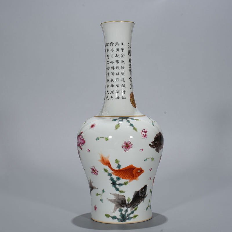 Qing Dynasty Qianlong pastel fish and algae rattle bottle rattle statue