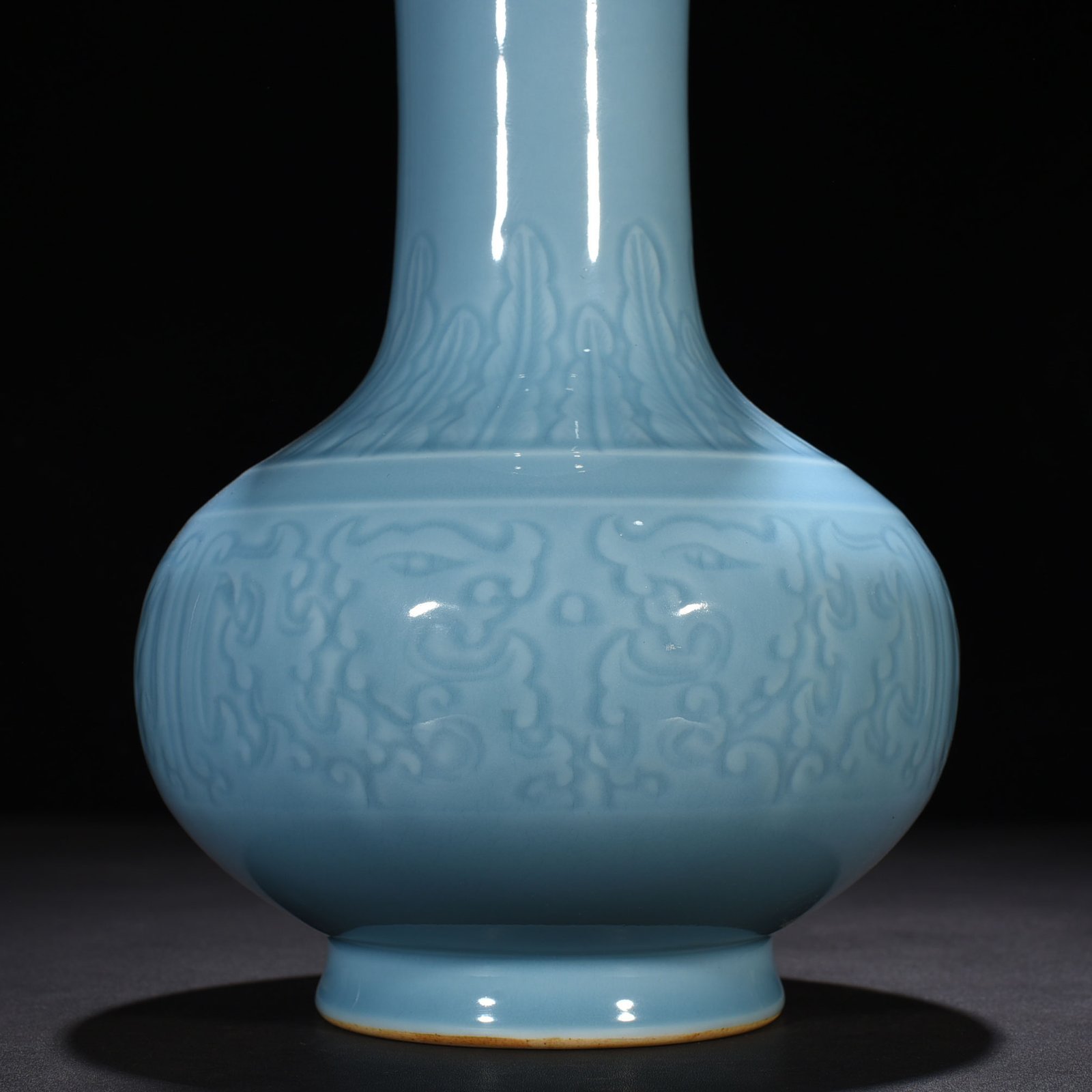 Qing Dynasty Qianlong pink celadon glaze vase with chilong