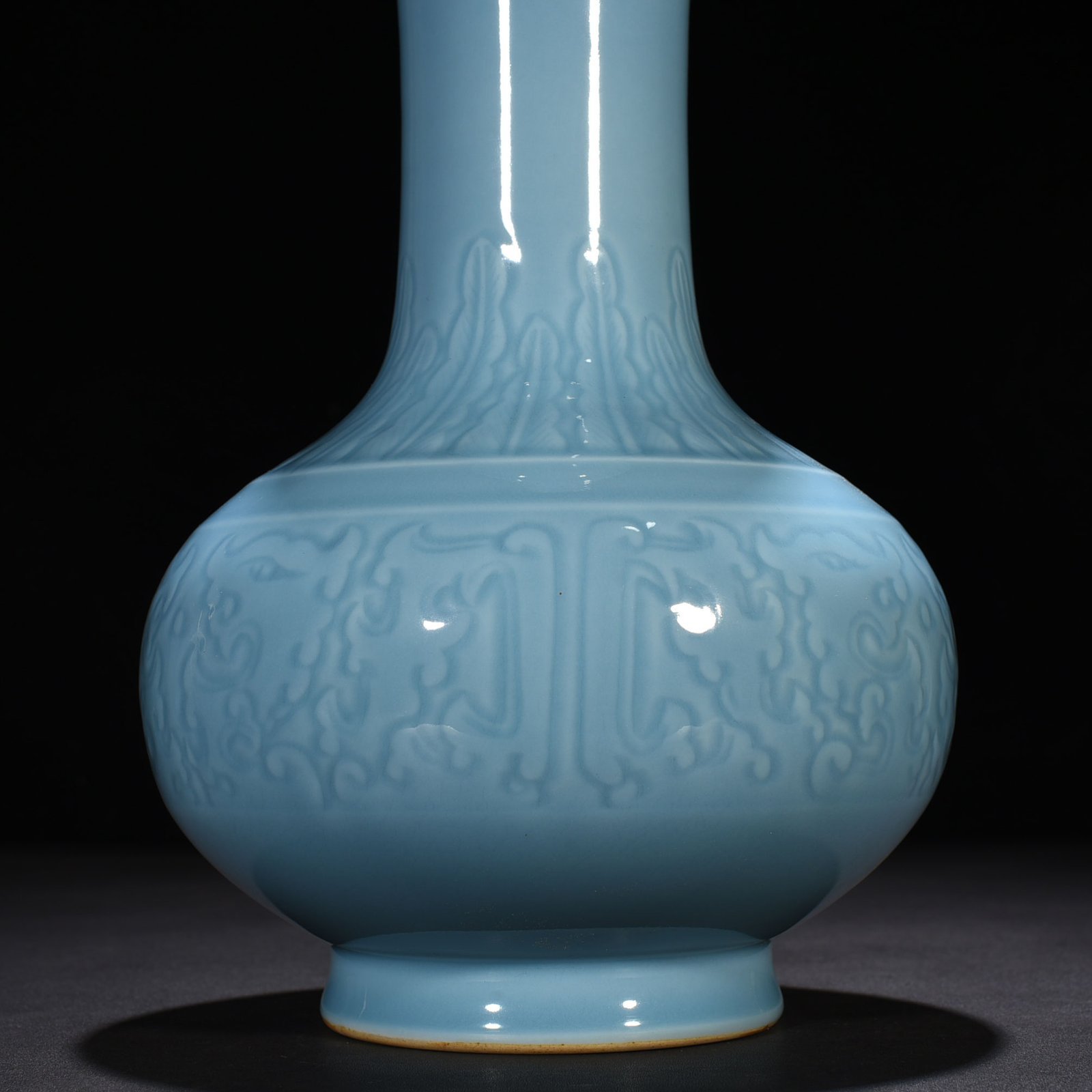 Qing Dynasty Qianlong pink celadon glaze vase with chilong