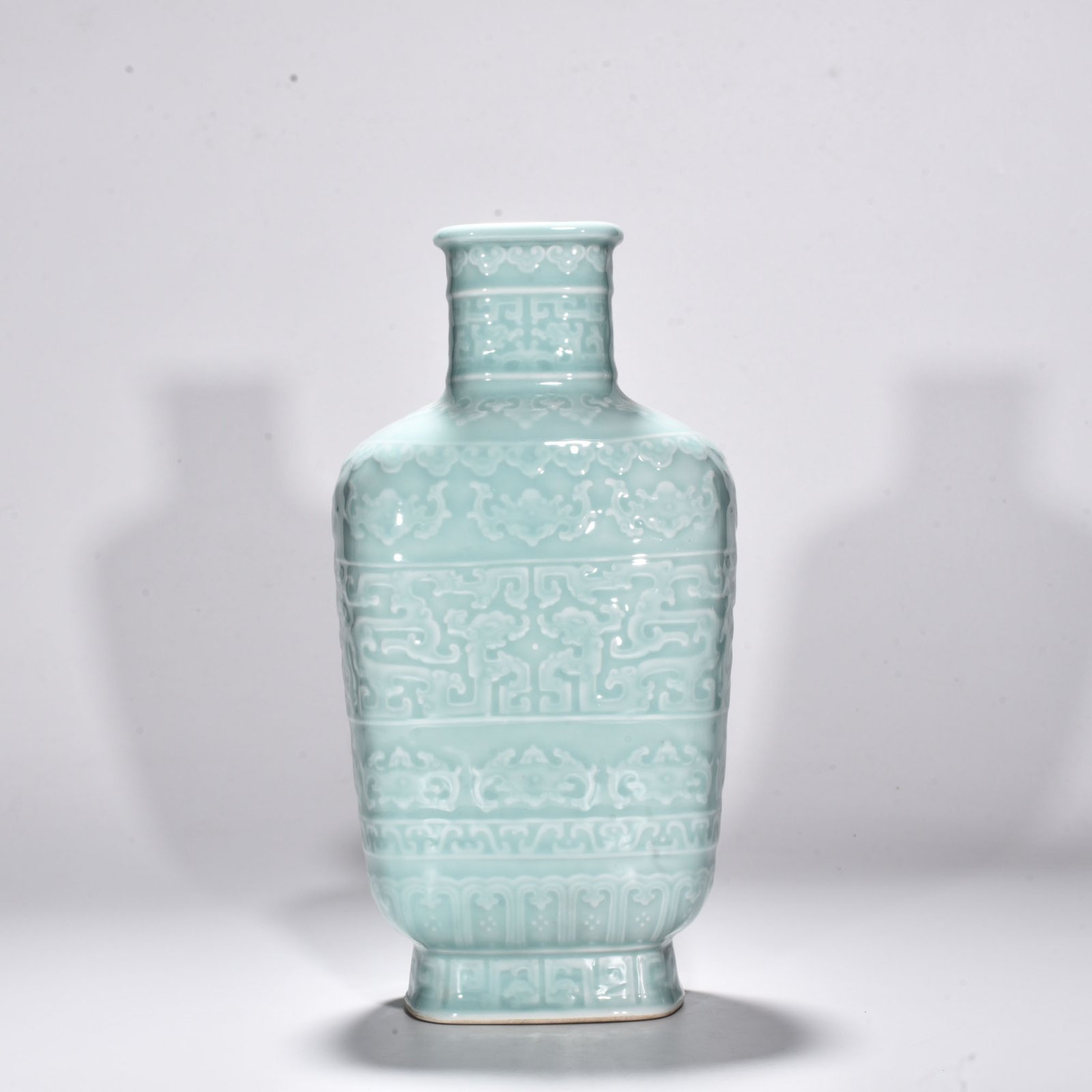 Qing Dynasty Qianlong pink celadon glaze flat bottle with Huilong Ruyi