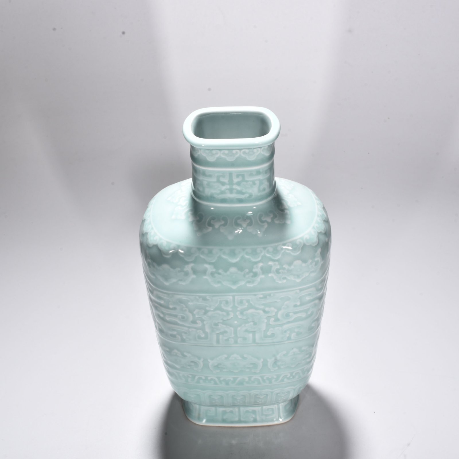 Qing Dynasty Qianlong pink celadon glaze flat bottle with Huilong Ruyi
