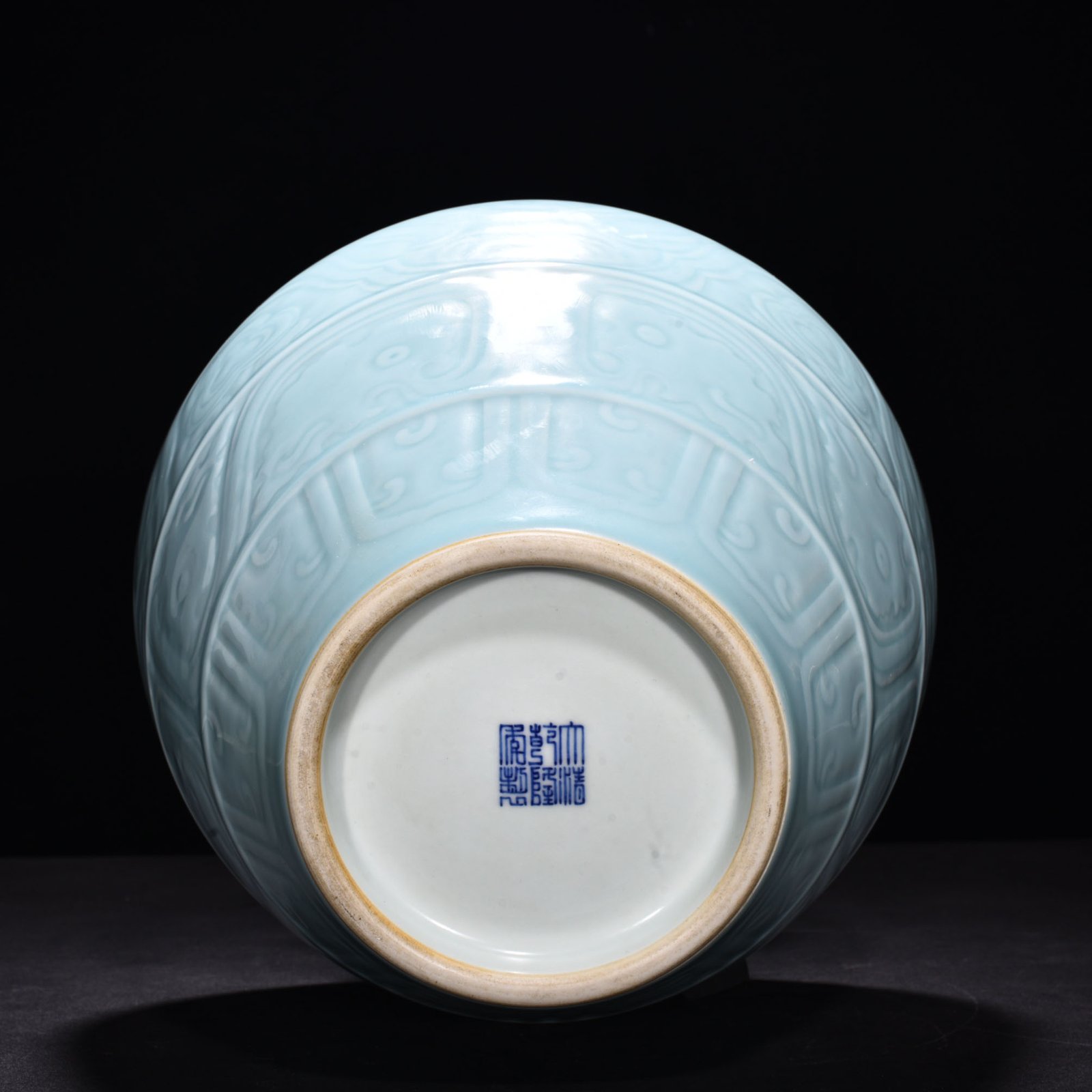 Qing Dynasty Qianlong pink celadon glaze plate-mouth bottle with dragon