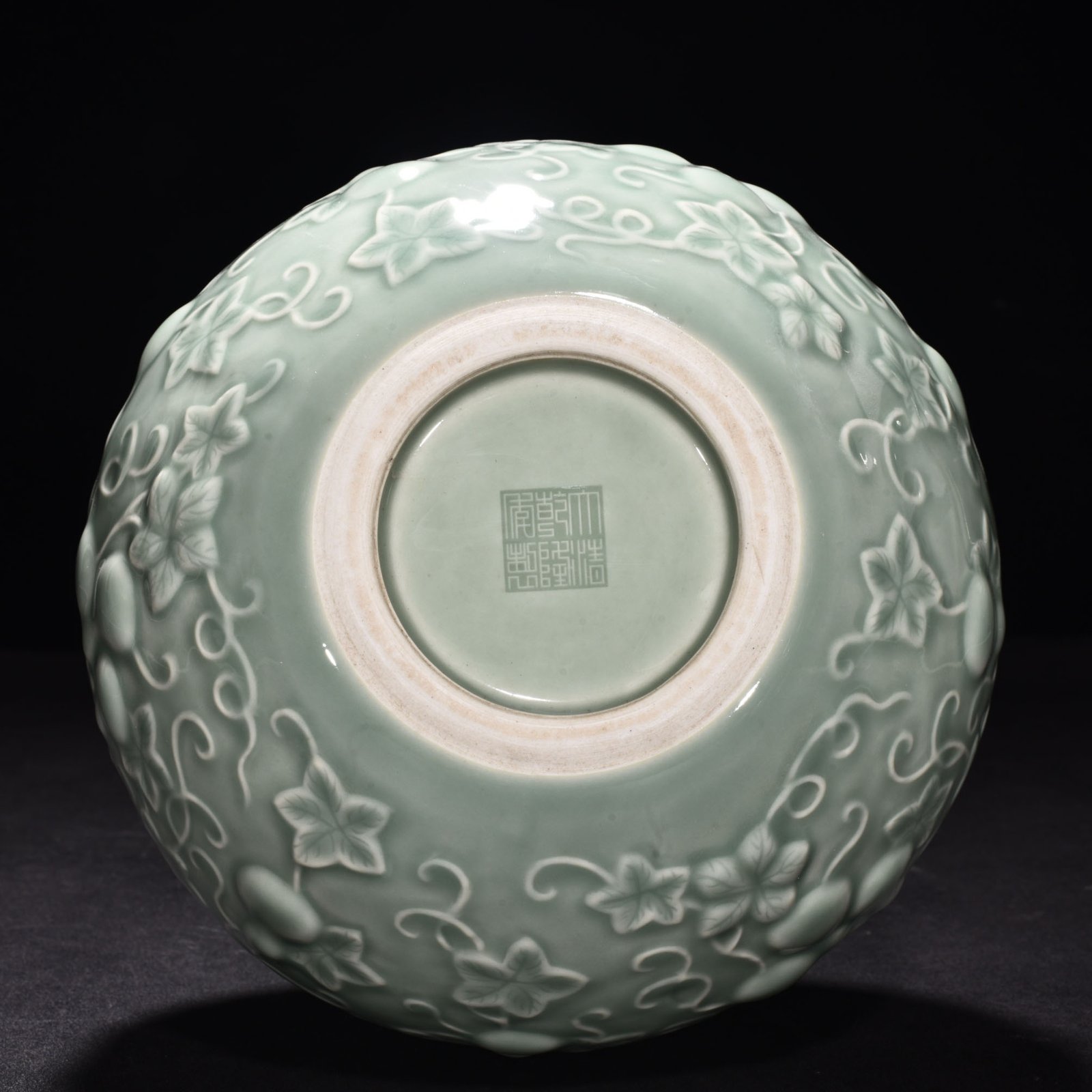 Qing Dynasty Qianlong pink celadon glaze descendant Wandai gourd vase