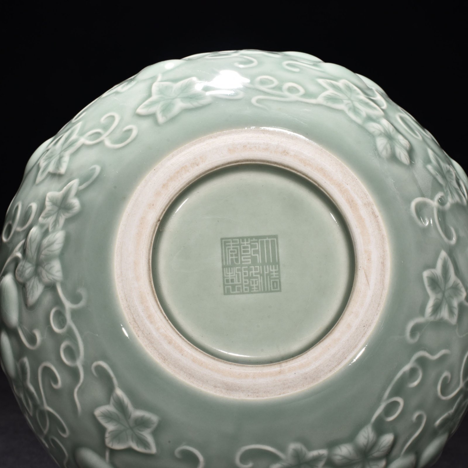 Qing Dynasty Qianlong pink celadon glaze descendant Wandai gourd vase