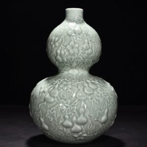 Qing Dynasty Qianlong pink celadon glaze descendant Bandai gourd bottle