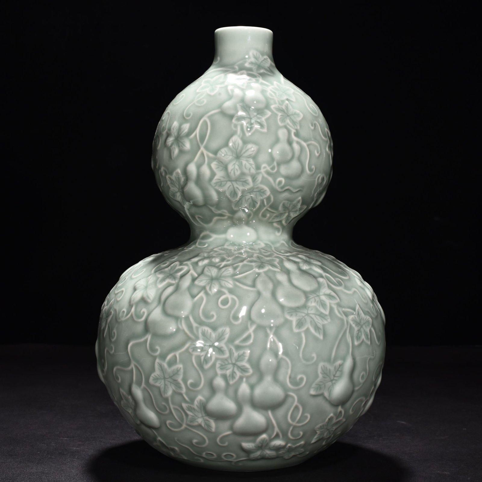 Qing Dynasty Qianlong pink celadon glaze descendant Bandai gourd bottle