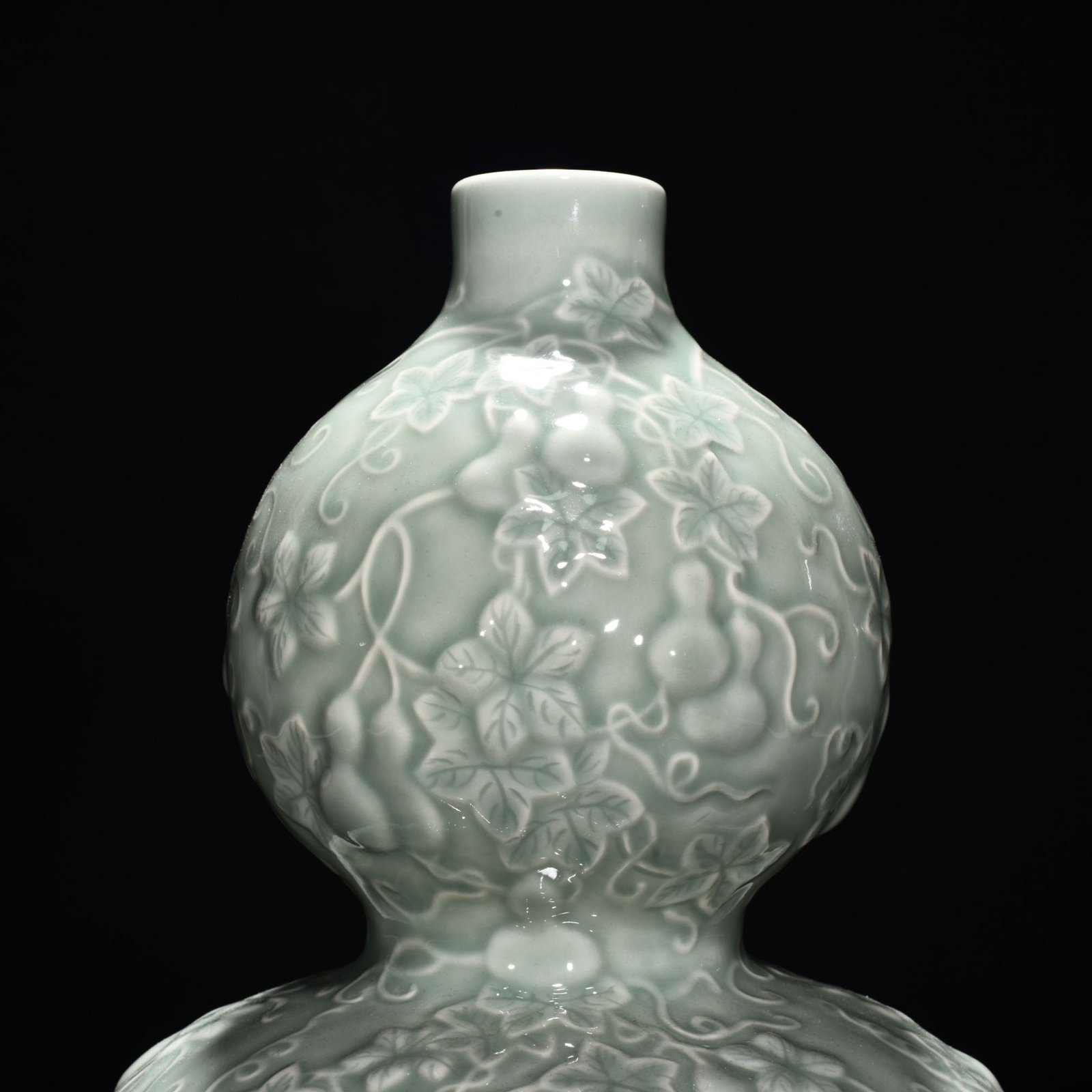Qing Dynasty Qianlong pink celadon glaze descendant Bandai gourd bottle