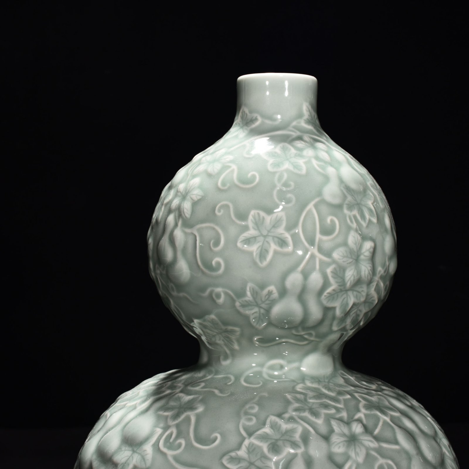 Qing Dynasty Qianlong pink celadon glaze descendant Bandai gourd bottle