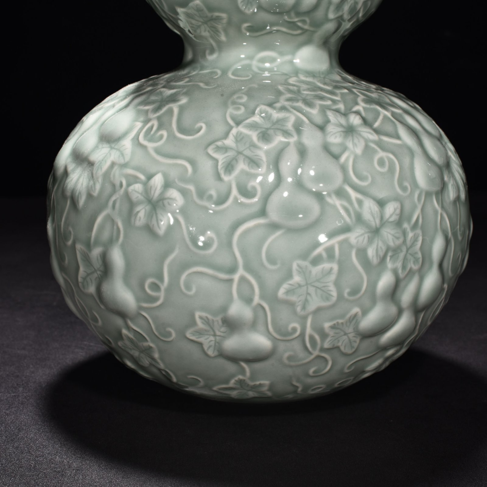 Qing Dynasty Qianlong pink celadon glaze descendant Bandai gourd bottle