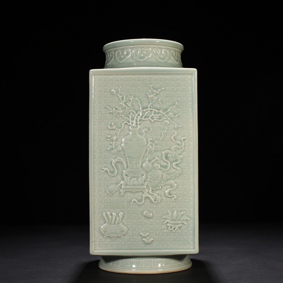 Qing Dynasty Qianlong pink celadon glaze carved ancient flower Cong style vase