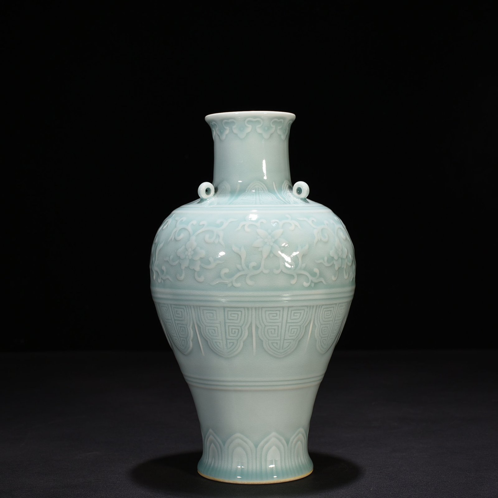 Qing Dynasty Qianlong pink celadon glaze carved flower three series statue
