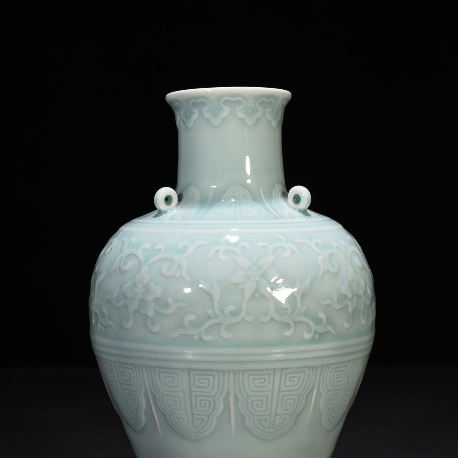 Qing Dynasty Qianlong pink celadon glaze carved flower three series statue