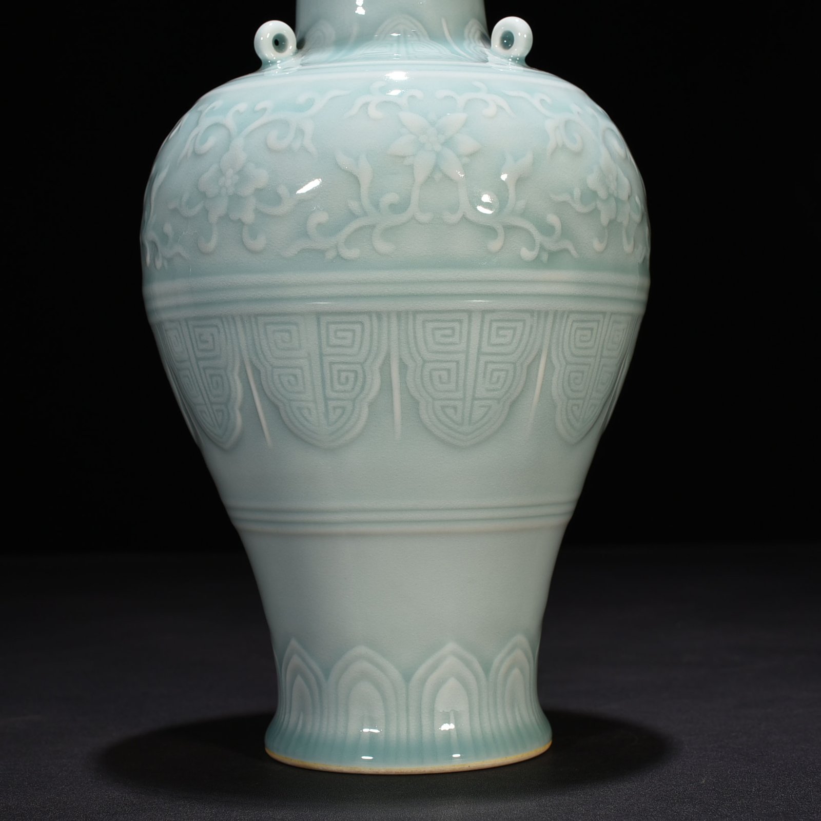Qing Dynasty Qianlong pink celadon glaze carved flower three series statue