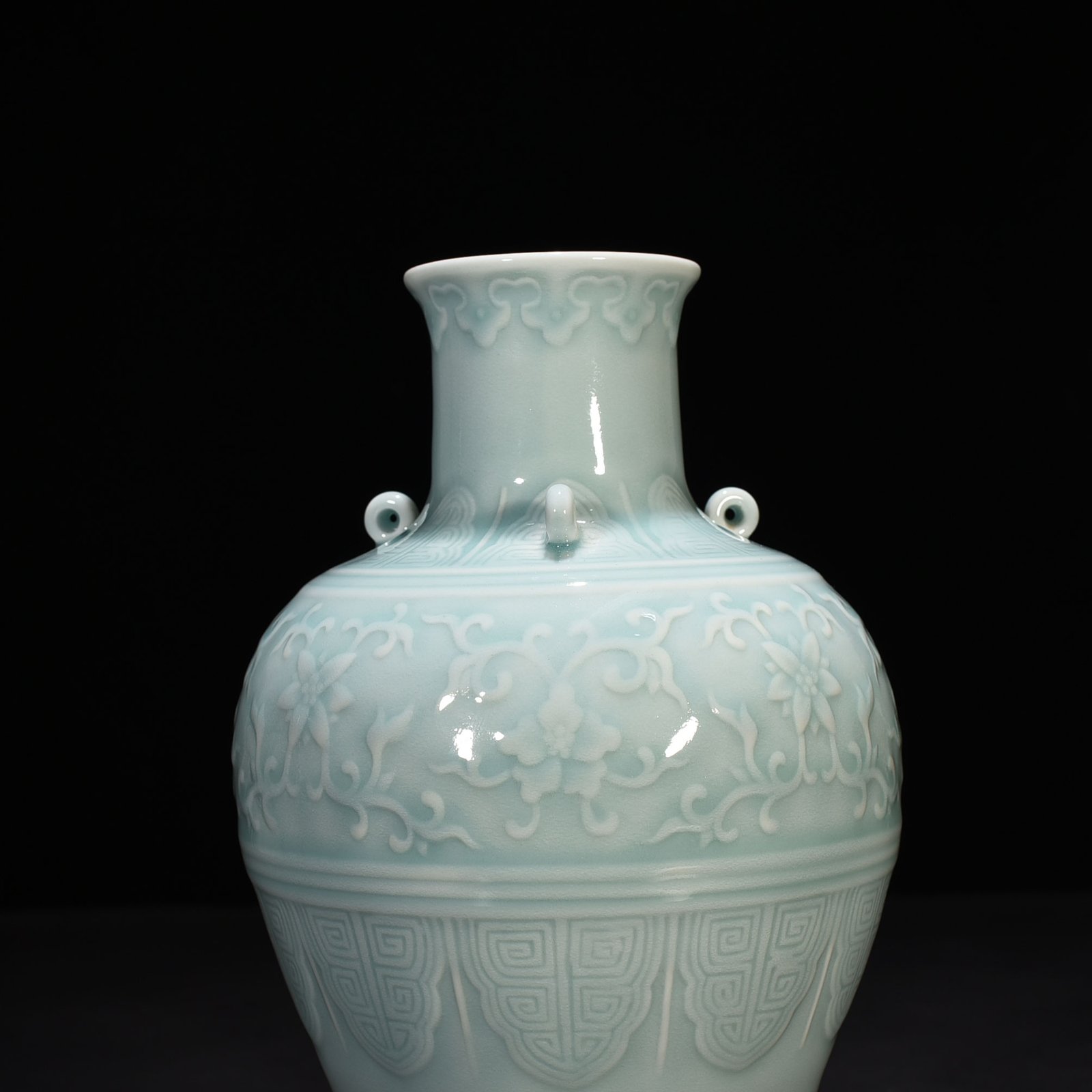 Qing Dynasty Qianlong pink celadon glaze carved flower three series statue