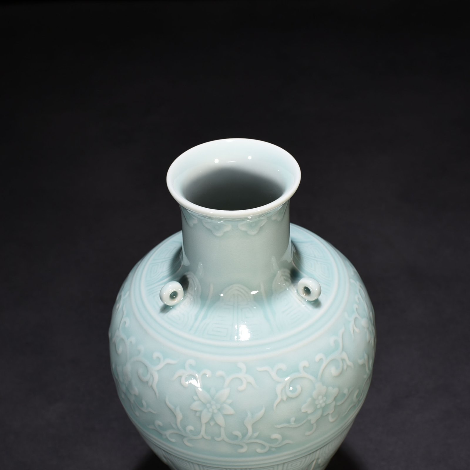 Qing Dynasty Qianlong pink celadon glaze carved flower three series statue