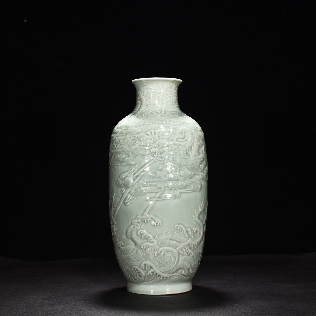 Qing Dynasty Qianlong pink celadon glaze carved fish and dragon lantern bottle