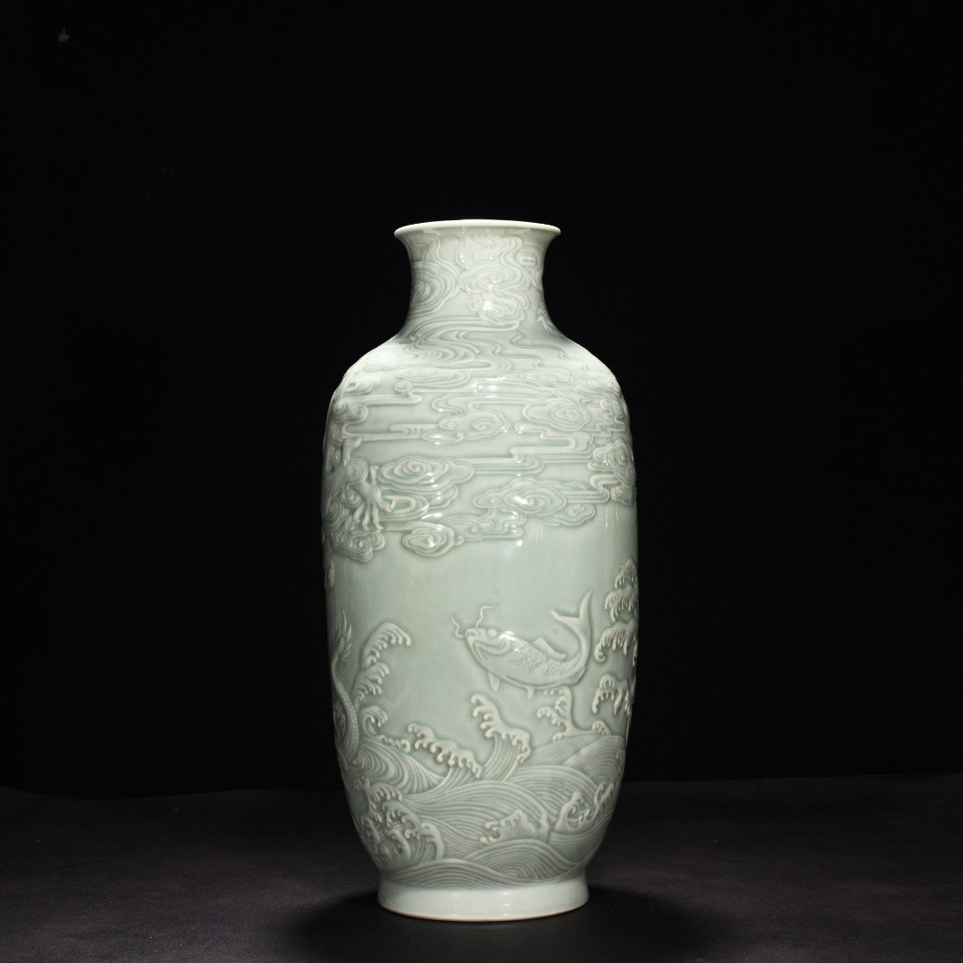 Qing Dynasty Qianlong pink celadon glaze carved fish and dragon lantern bottle