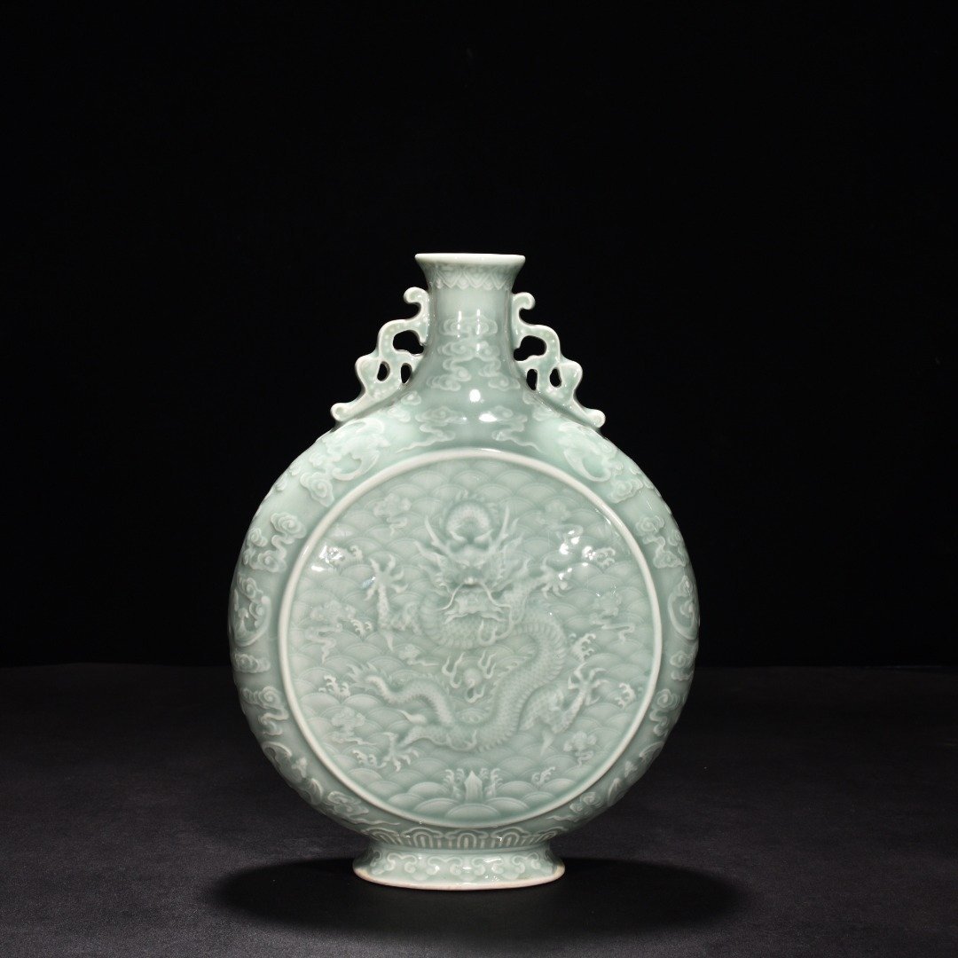 Qing Dynasty Qianlong pink celadon glaze carved dragon and phoenix double-eared flat vase