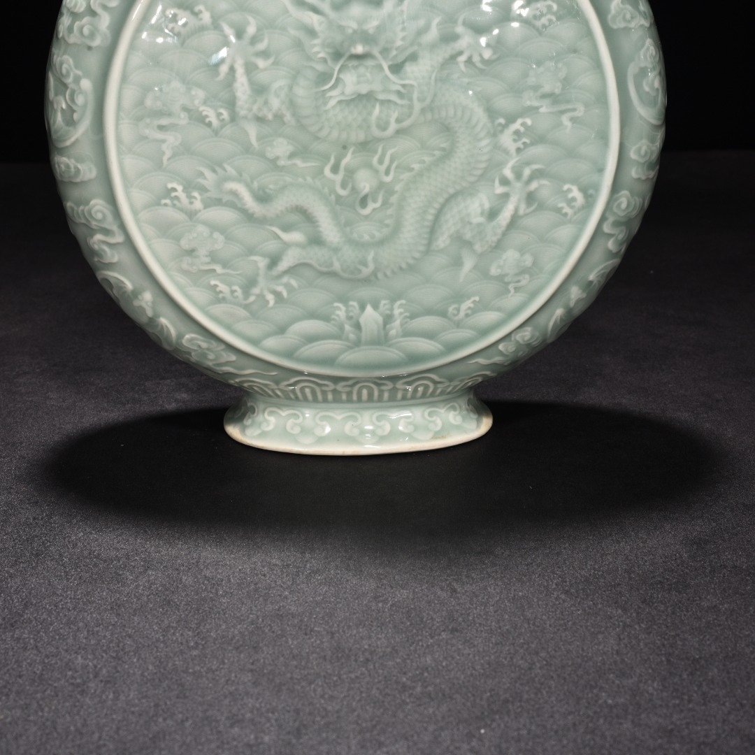 Qing Dynasty Qianlong pink celadon glaze carved dragon and phoenix double-eared flat vase