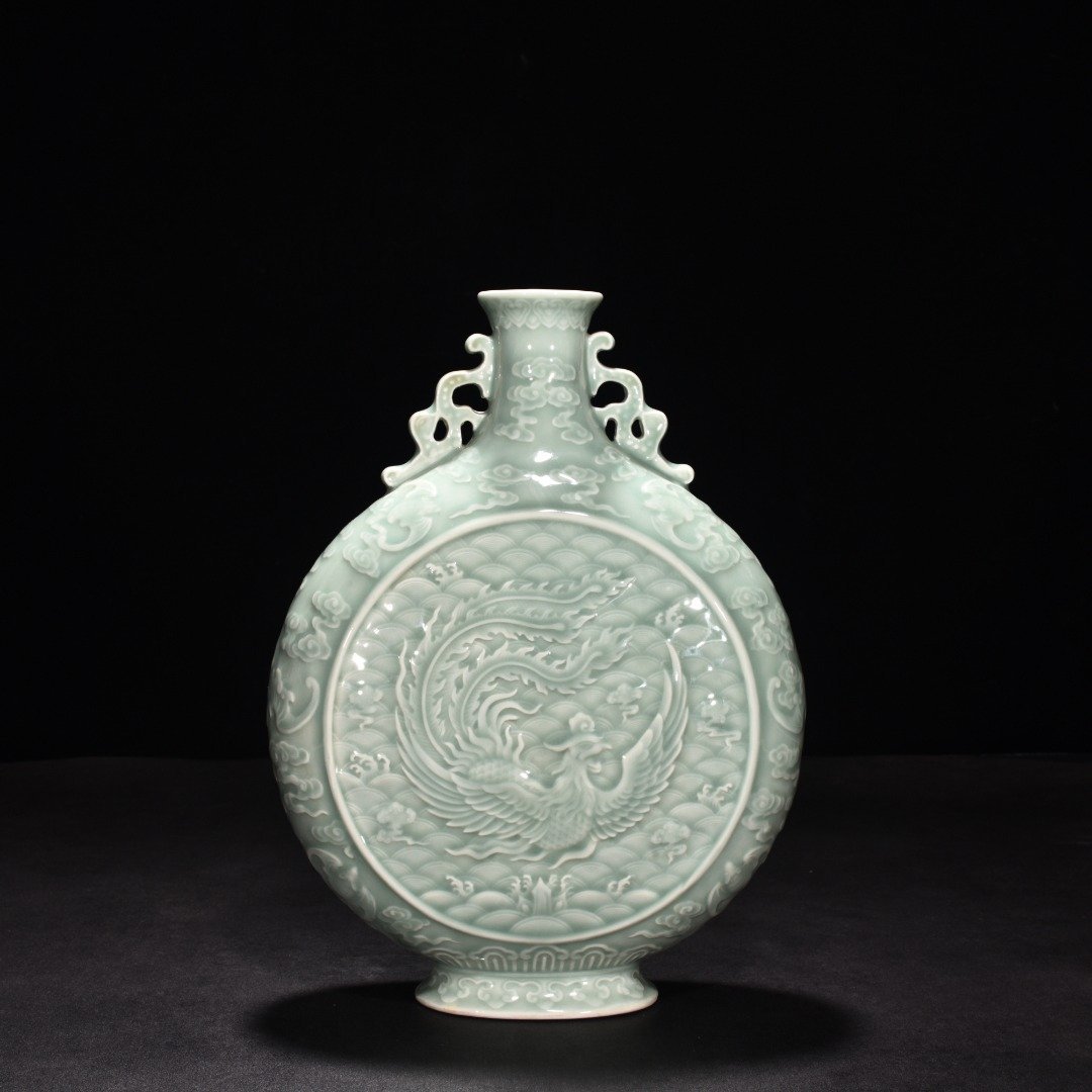 Qing Dynasty Qianlong pink celadon glaze carved dragon and phoenix double-eared flat vase