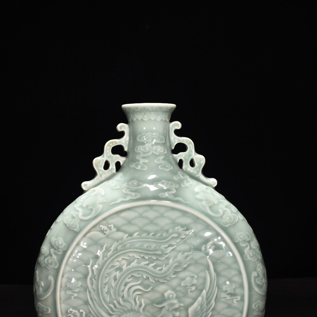 Qing Dynasty Qianlong pink celadon glaze carved dragon and phoenix double-eared flat vase