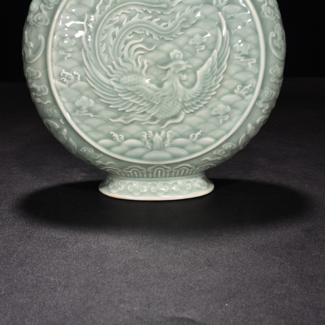 Qing Dynasty Qianlong pink celadon glaze carved dragon and phoenix double-eared flat vase