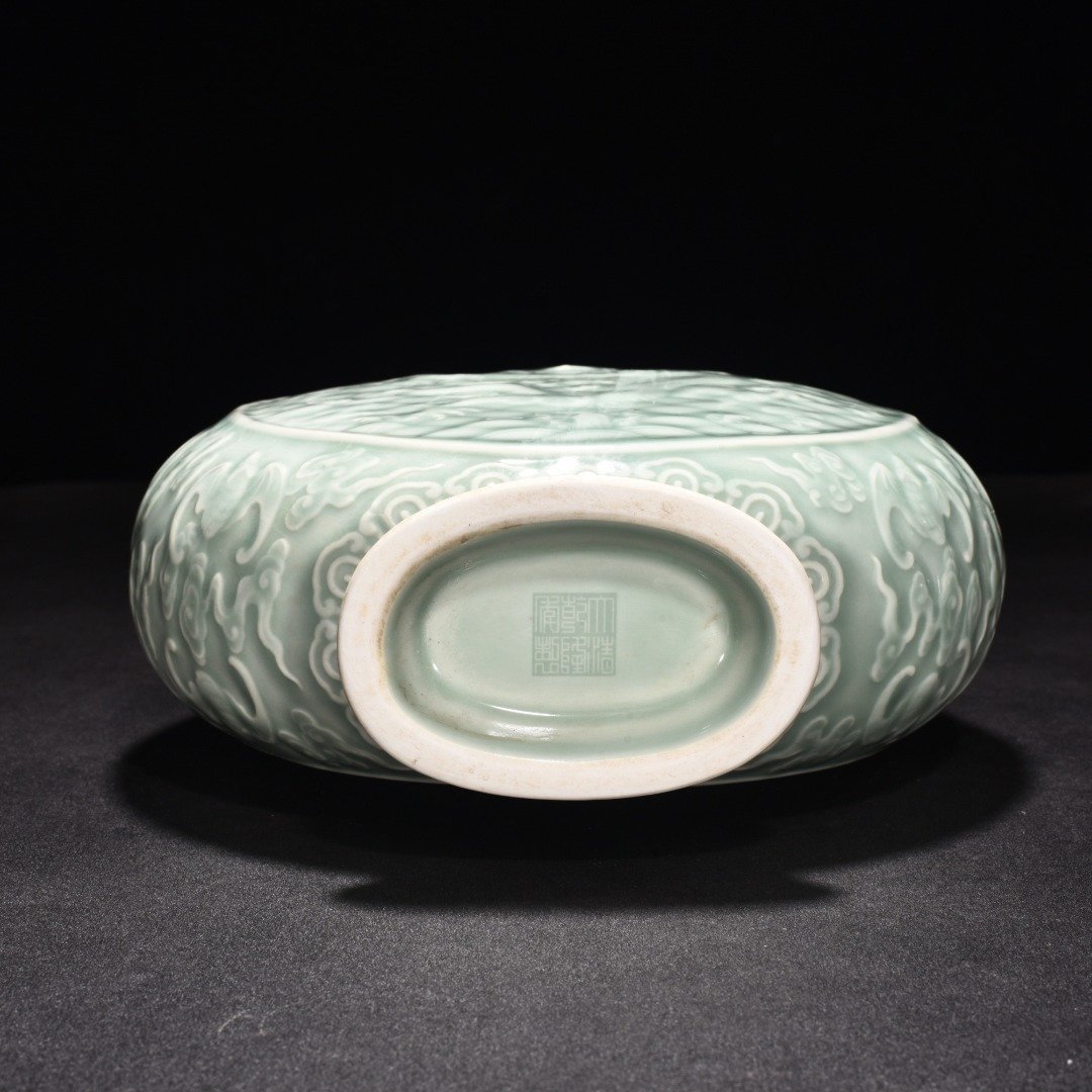 Qing Dynasty Qianlong pink celadon glaze carved dragon and phoenix double-eared flat vase