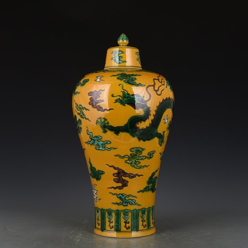 Qing Dynasty Qianlong plain three-color dragon and phoenix plum vase