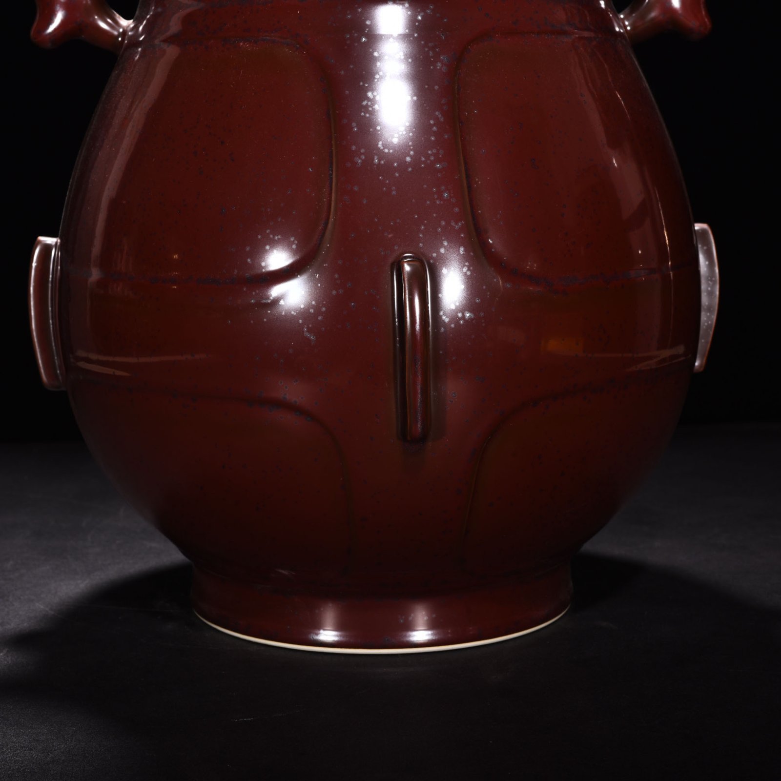 Qing Dynasty Purple gold glaze jar with two ears and halberd cover