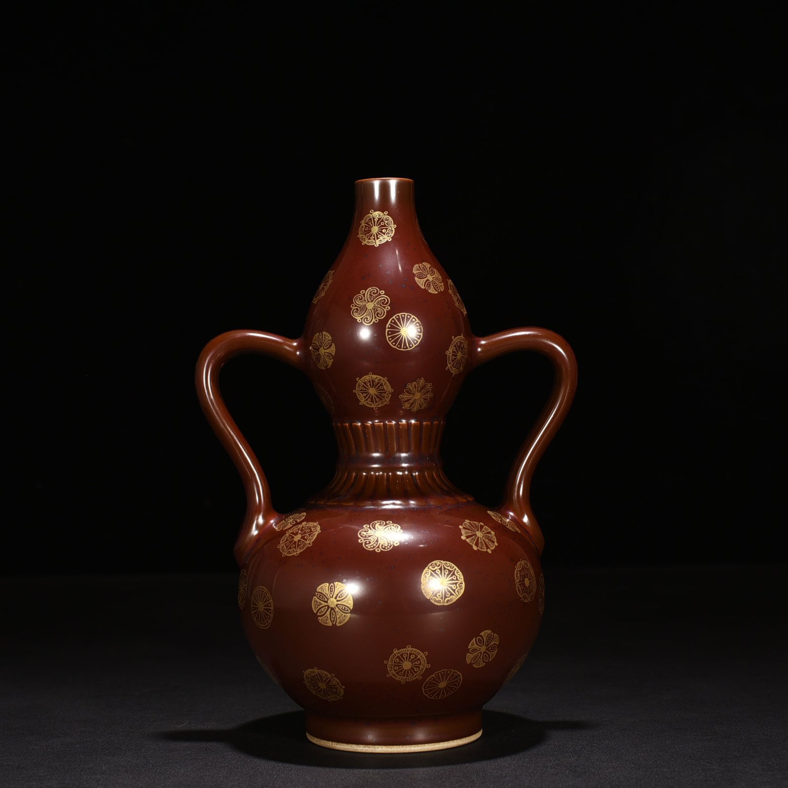Qing Dynasty Qianlong purple gold glaze with gold leather ball Ruyi ear gourd vase
