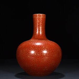 Qing Dynasty Qianlong red ground gold ice plum celestial sphere vase
