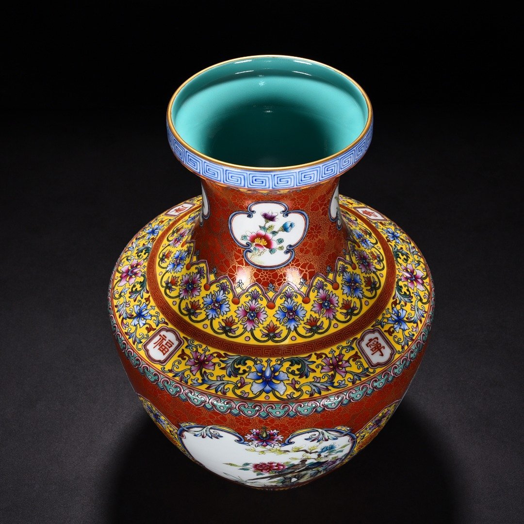 Qing Dynasty Qianlong red ground gold painted window bottle