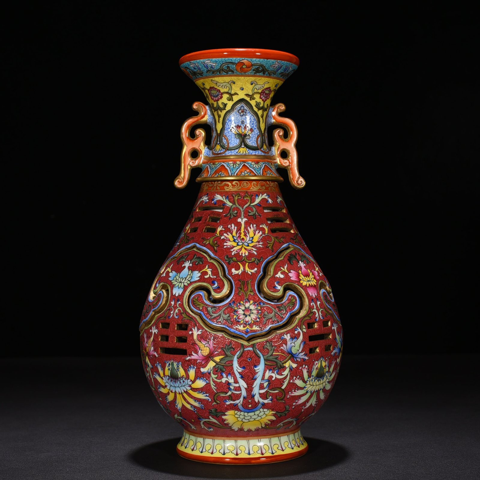 Qing Dynasty Qianlong a red-ground rolled-out foreign-colored flower hollow vase