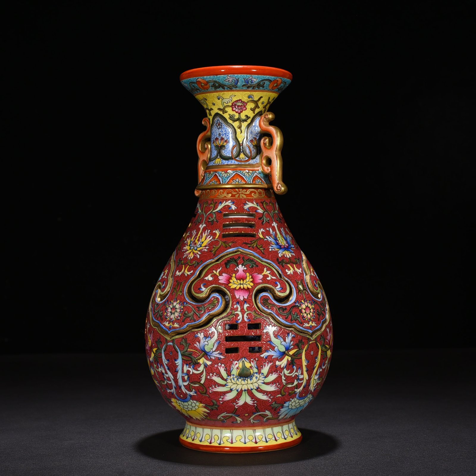 Qing Dynasty Qianlong a red-ground rolled-out foreign-colored flower hollow vase