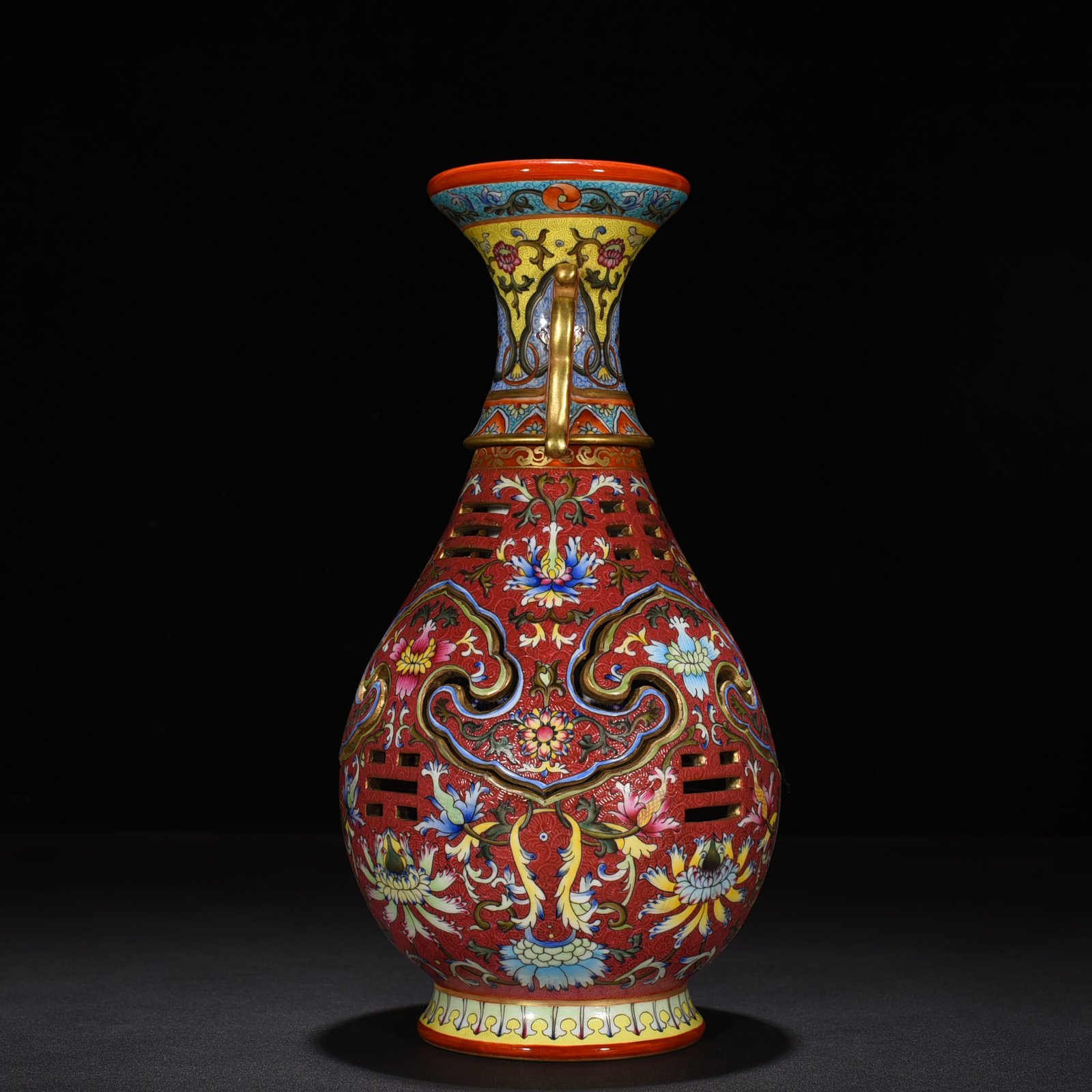 Qing Dynasty Qianlong a red-ground rolled-out foreign-colored flower hollow vase