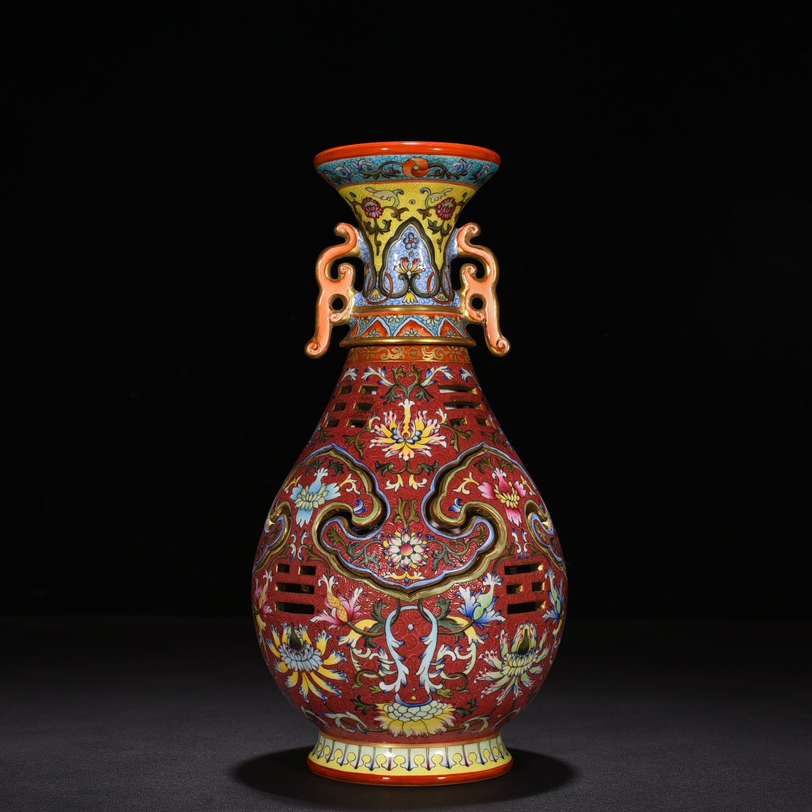 Qing Dynasty Qianlong a red-ground rolled-out foreign-colored flower hollow vase